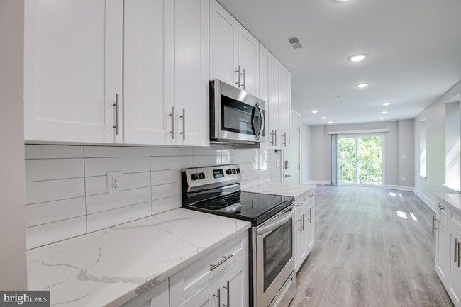 Building Photo - 2015 N College Ave