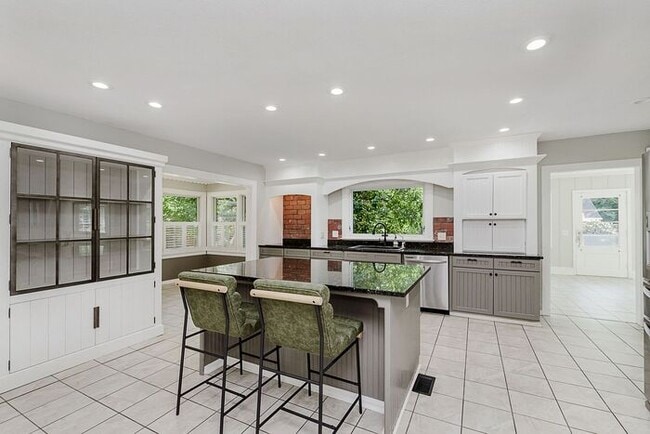 Building Photo - Elegant Updated Meridian-Kessler Home on E...