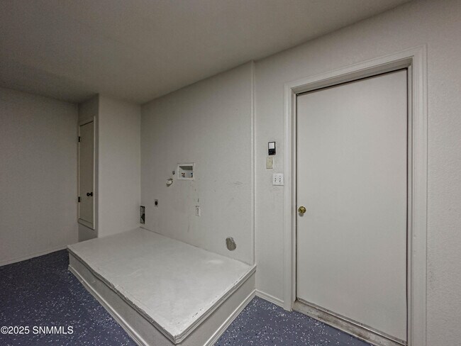 Building Photo - 3742 Piedras Negras Dr