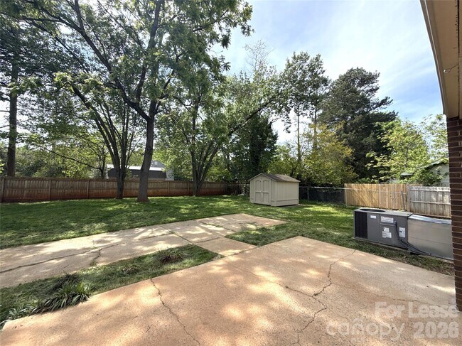 Building Photo - 1150 Cameo Ct