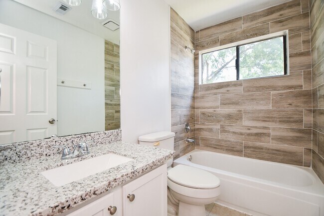 Building Photo - 3934 Forest Village Dr