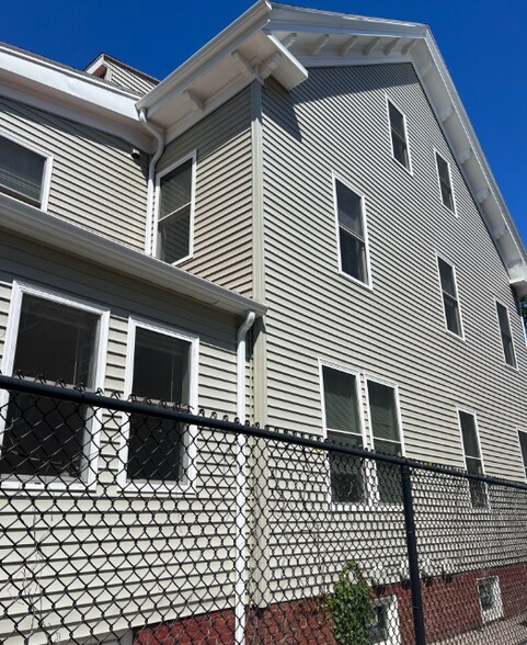 Building Photo - 141 Prospect St