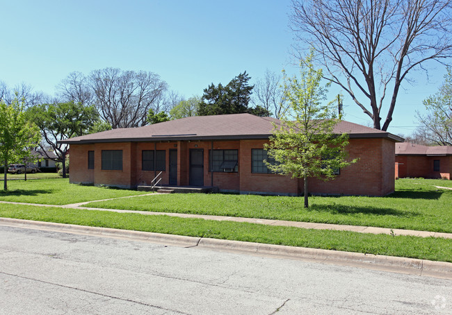 Building Photo - Waxahachie Housing Authority