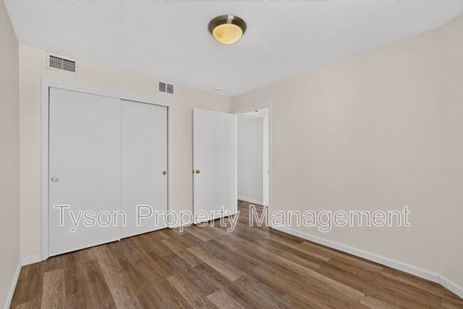 Building Photo - 328 Escena Pl SE