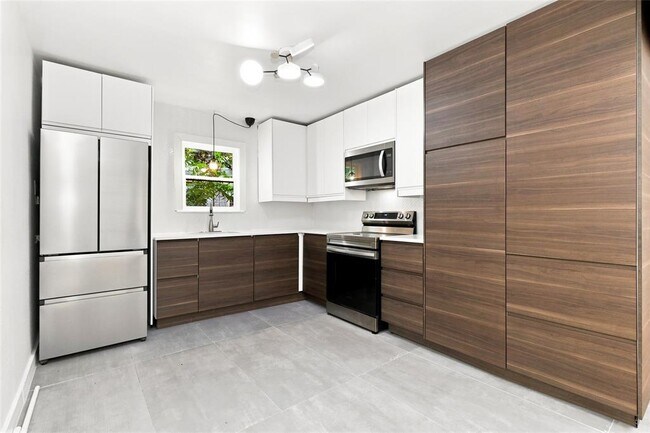 Building Photo - 3507 Vineland Dr