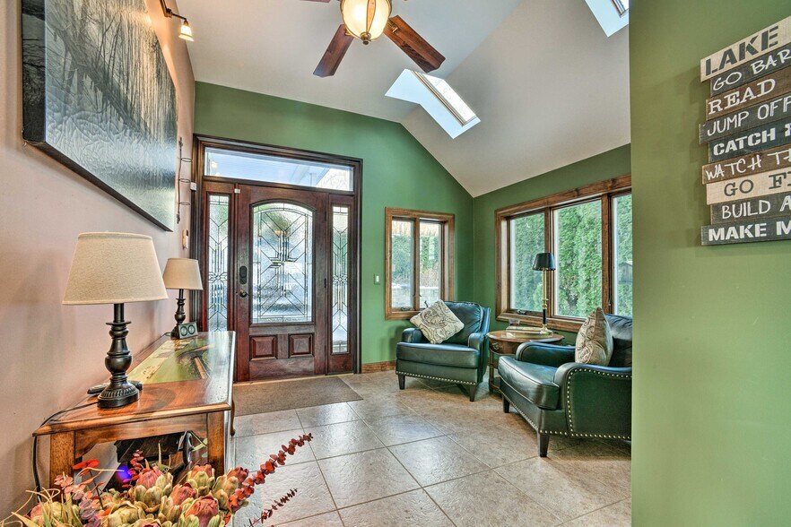 Foyer - 5027 Harp Dr