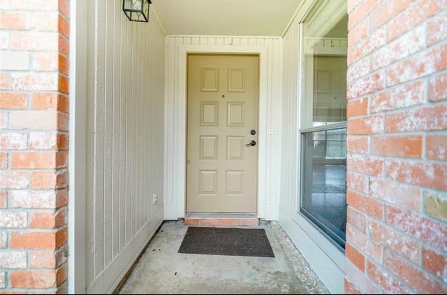 Building Photo - 1403 Valley Landing Dr