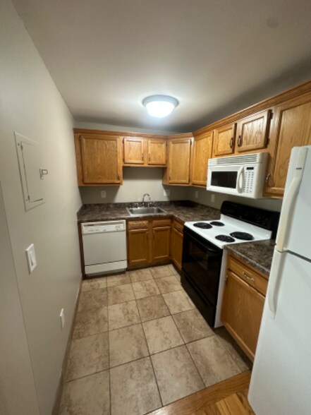 Building Photo - 49 Tappan St