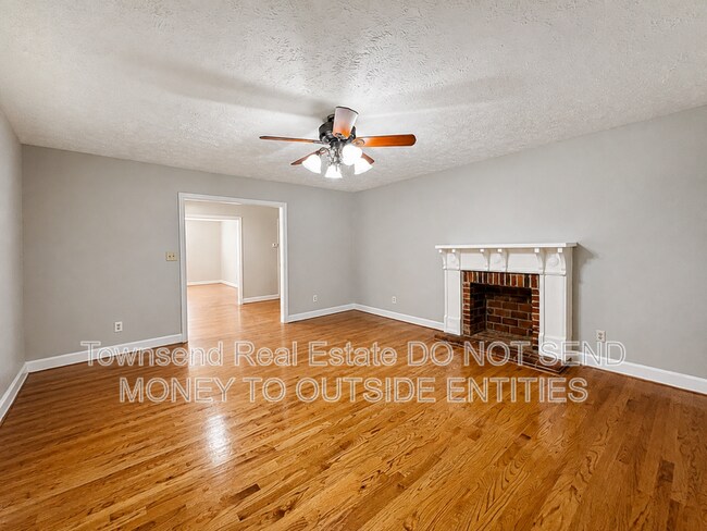 Building Photo - 3316 Cliffdale Rd