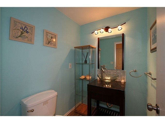 Building Photo - Beautiful 2 Bed 2.5 Bath Townhome in Redmond