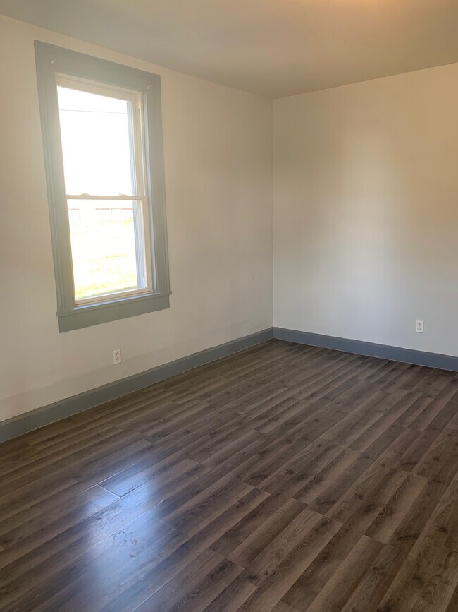 Building Photo - 407 Oak Ave SE