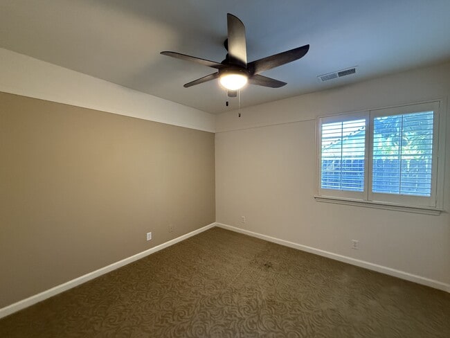 Building Photo - 19 Goldeneye Ct