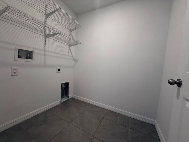 Building Photo - 16769 Parker River St