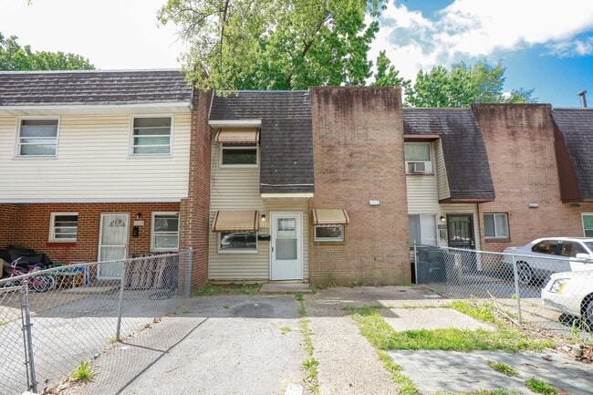 Building Photo - Bright, Clean, and Move-In Ready Townhome