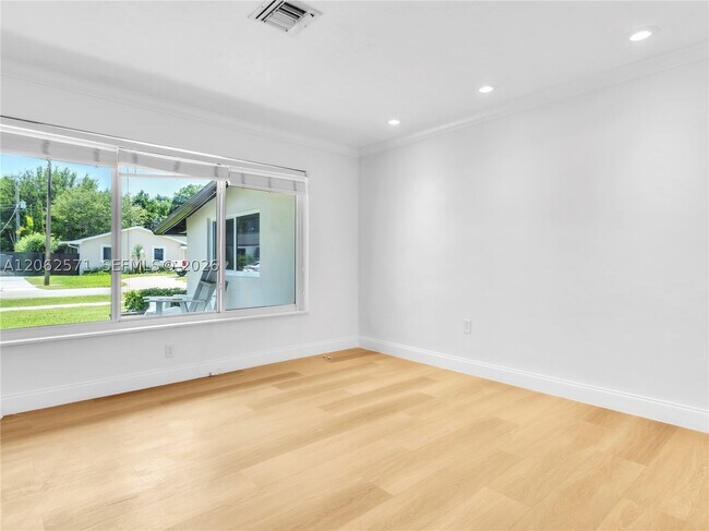 Building Photo - 10015 SW 85th St