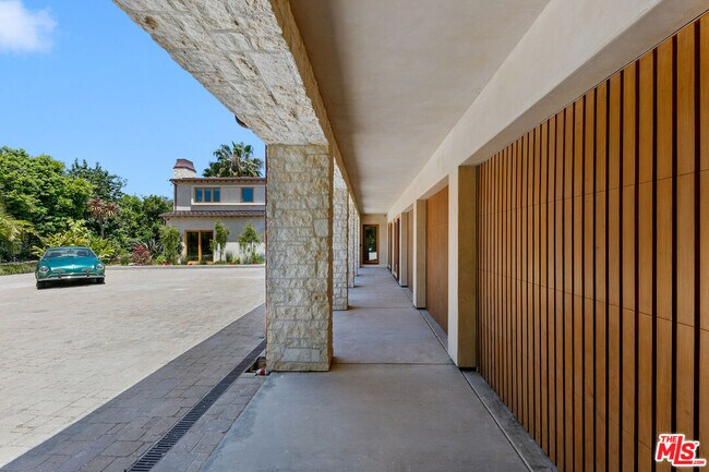 Building Photo - 6902 Wildlife Rd