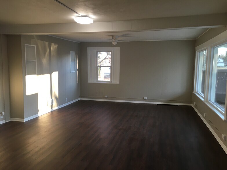 Primary Photo - 223 N West St