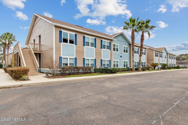 Building Photo - 1601 Nectarine St
