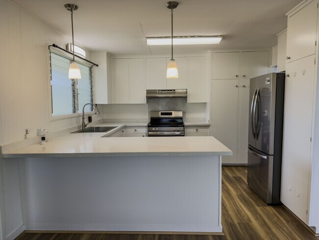 Building Photo - Welcome Home to Waimanalo!
