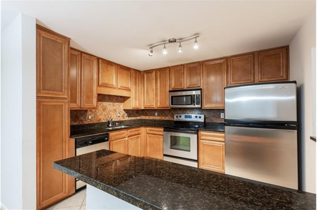 Full kitchen - 1468 Briarwood Rd NE