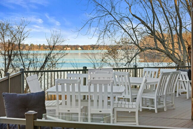 Building Photo - 222 Grouse Dr