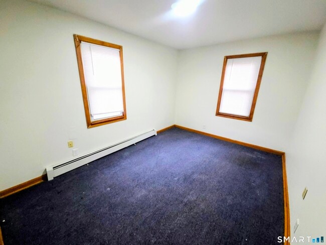 Building Photo - 387 Putnam Pike