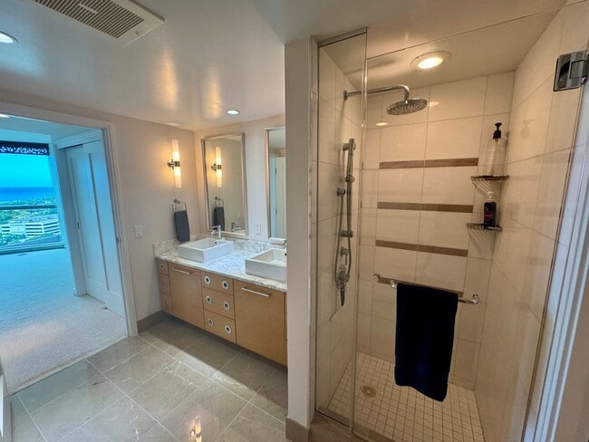 Building Photo - 2 bedroom unit w/ ocean views at Koolani!