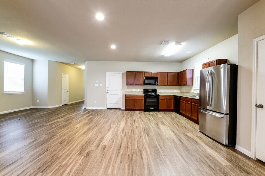 Building Photo - 18606 Cooper Ravine Way