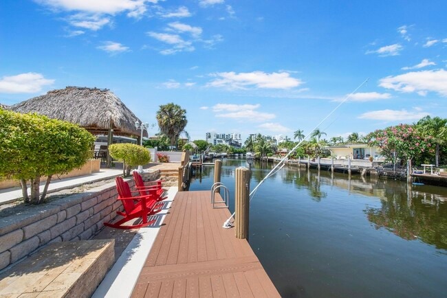 Building Photo - 220 SE 2nd Ave