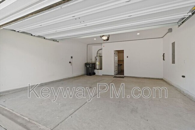 Building Photo - 2074 Limerick Ct
