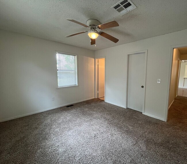 Building Photo - Peaceful 3 bedroom house in Broken Arrow!