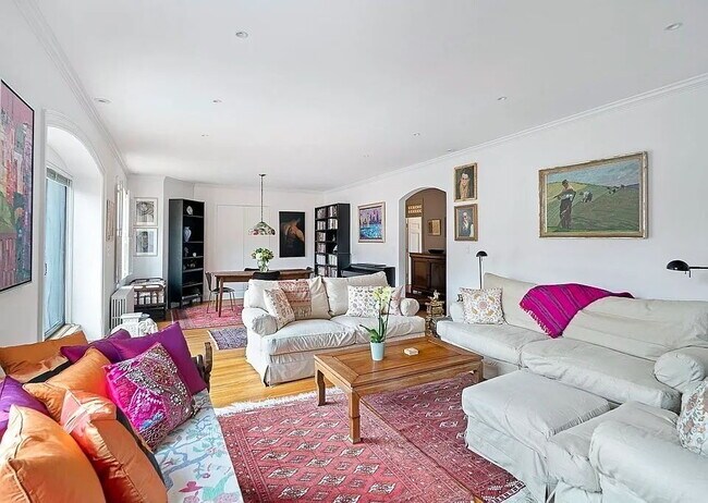 Building Photo - "Spacious 2-Bed, 2-Bath Gem in Cambridge - 1537 Sq Ft of Comfort & Style!"