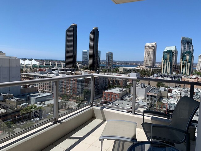 Building Photo - Downtown San Diego - fully furnished upsca...