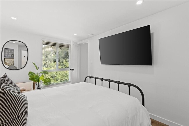 Building Photo - Discover Resort Style Living In Mission Va...
