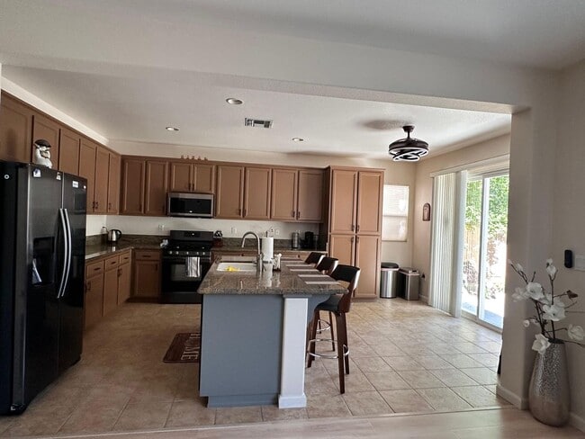 Building Photo - 3710 Huntington Rd