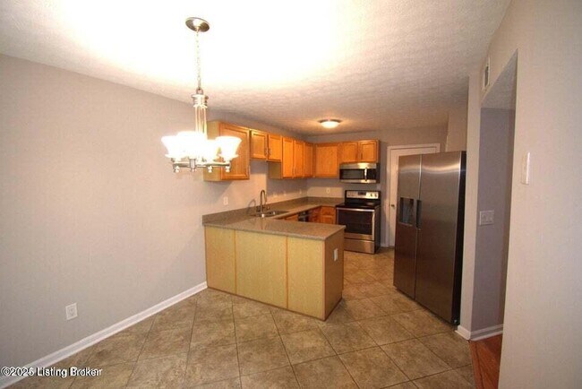 Building Photo - 10407 Pinoak View Dr
