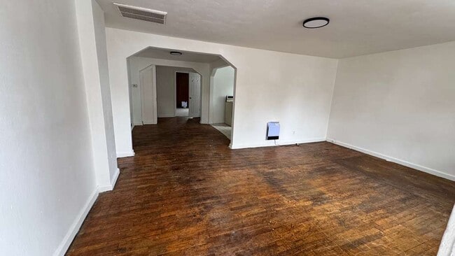 Building Photo - 519 W 2nd St