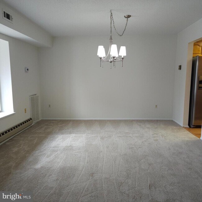 Building Photo - 15101 Glade Dr