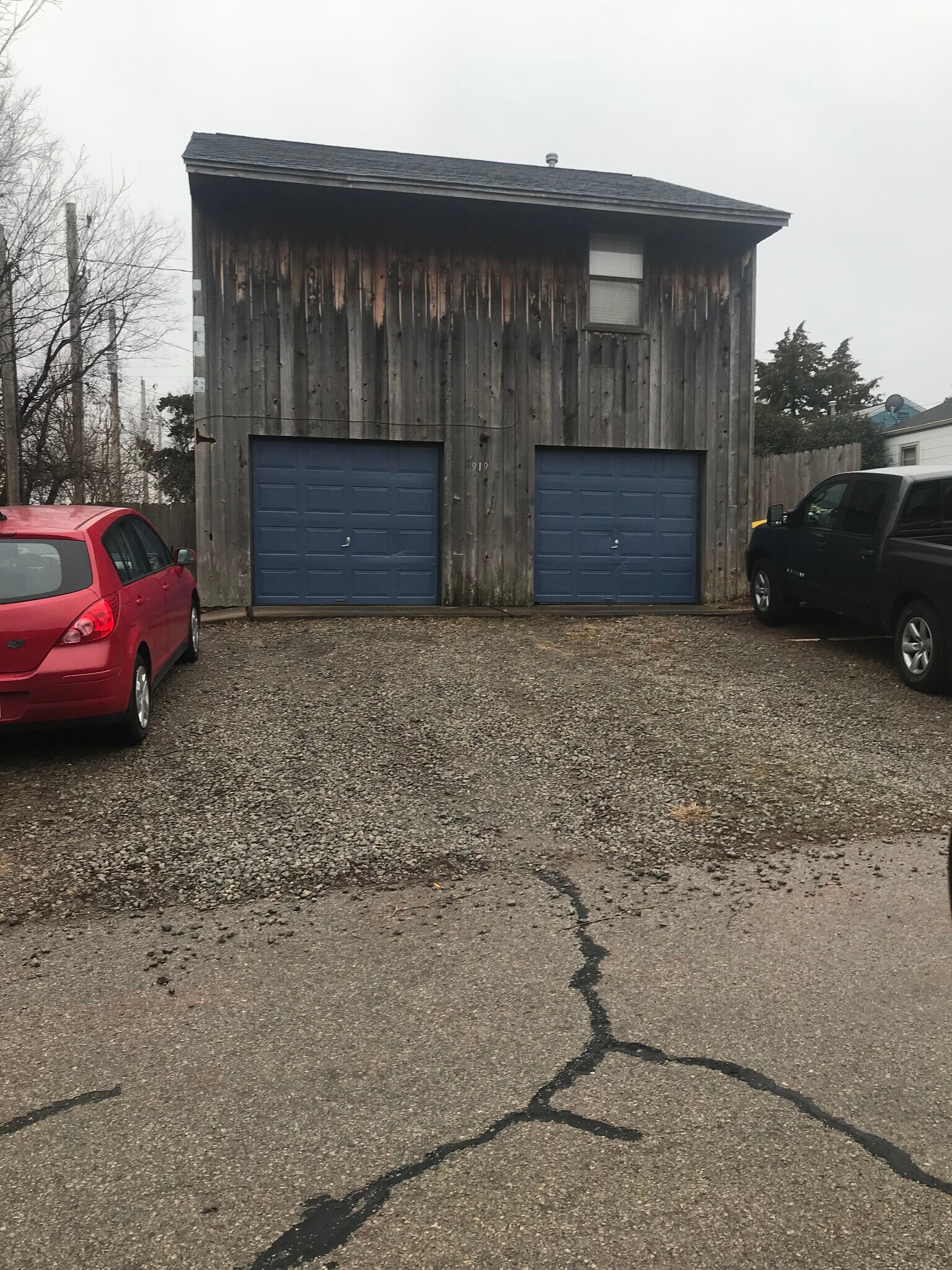 Building Photo - 919 W Tyler Ave