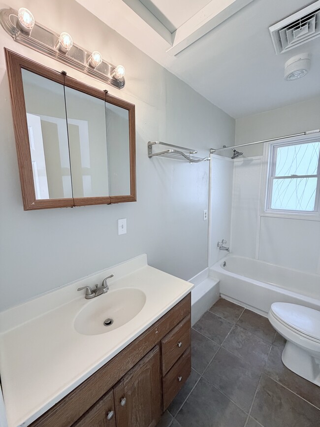 Building Photo - 508 Hayward Ave