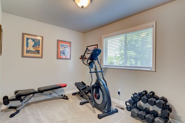 Building Photo - 3 Bed 2 Bath beautiful home on a corner lot in Admirals Cove