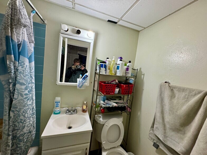 Building Photo - 911 Perry Hwy