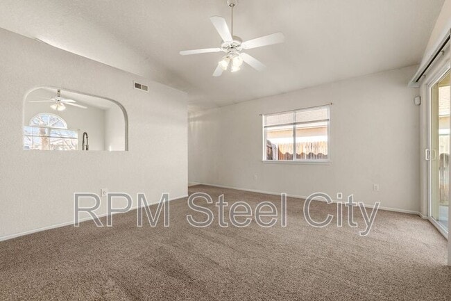 Building Photo - 1014 Pinecrest Dr