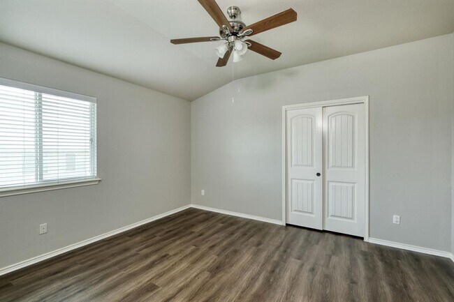 Building Photo - 2824 Bluffstone Dr