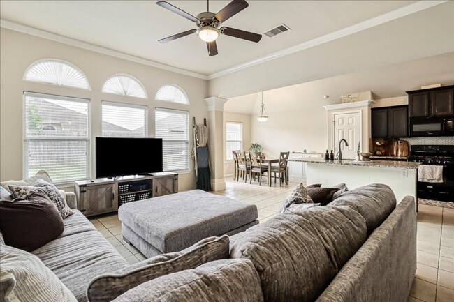 Building Photo - 3906 Las Bahias Dr
