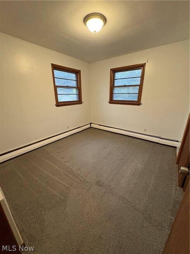 Building Photo - 3053 Hadley Ave