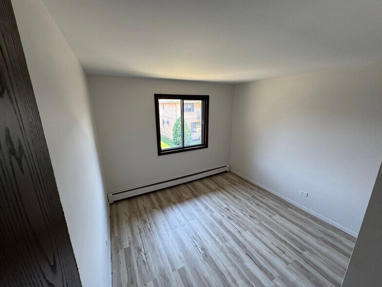 Building Photo - 14825 Kilpatrick Ave