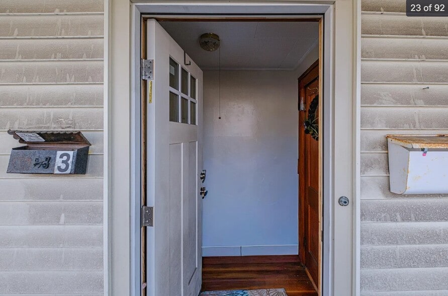 Entrance - 163 Bridge St