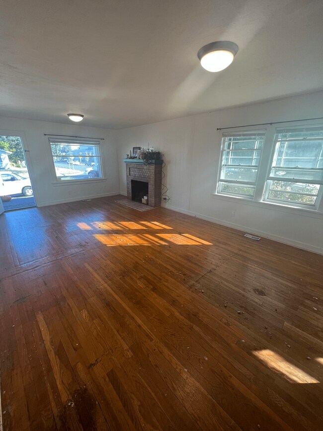 Building Photo - 3bd/1ba Craftsman in Tacoma