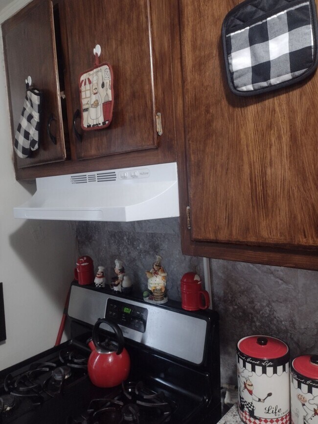 Building Photo - Spacious 2 bedroom -don't wait this will not last